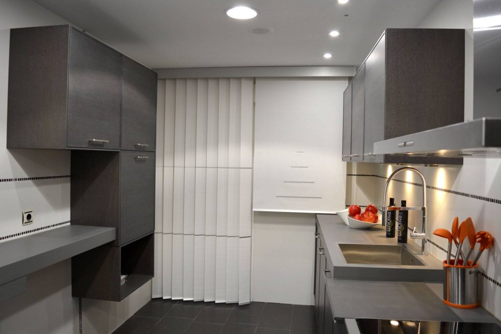 cortina vertical ideal para cocina hogardecor